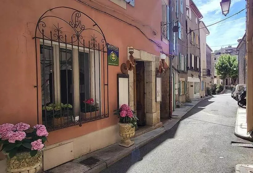 Majatalo La Belle Histoire