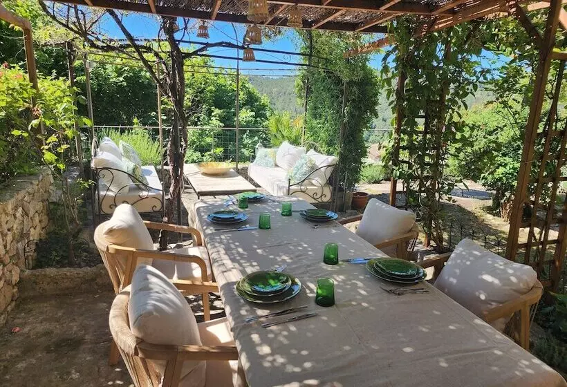 Majatalo La Belle Histoire