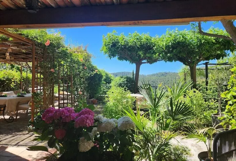 Majatalo La Belle Histoire