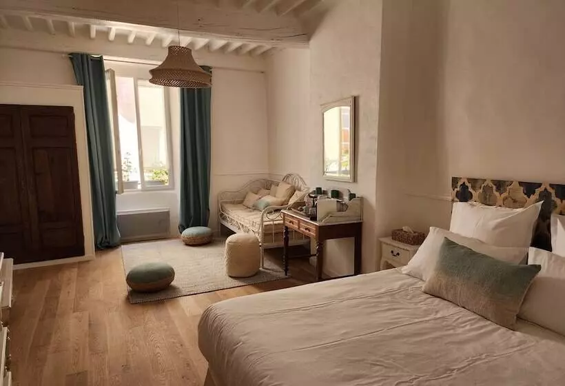 Majatalo La Belle Histoire