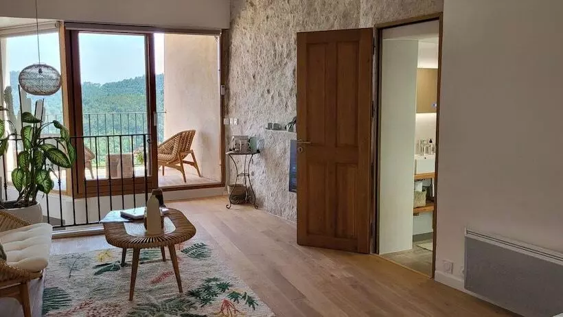 Majatalo La Belle Histoire