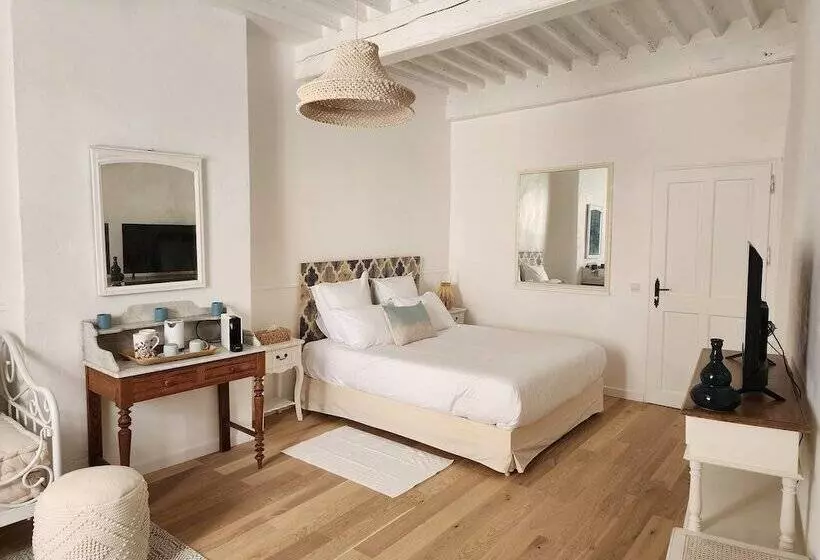 Majatalo La Belle Histoire