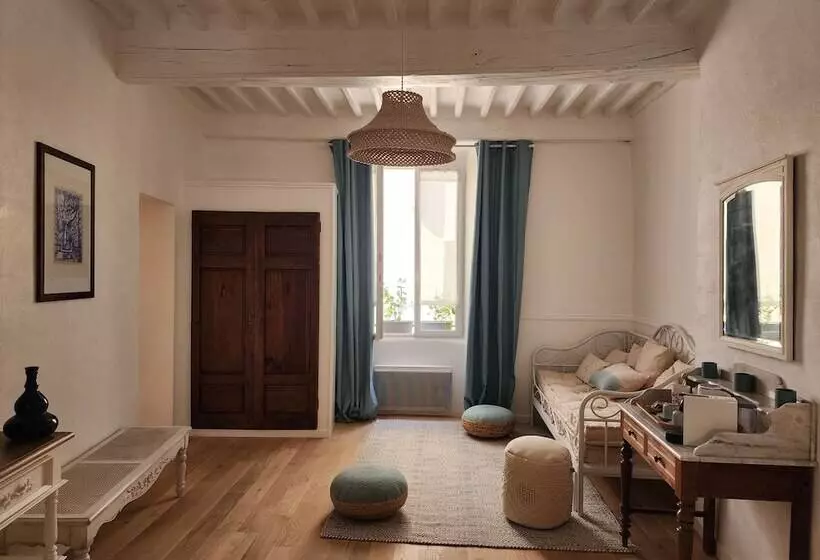 Majatalo La Belle Histoire