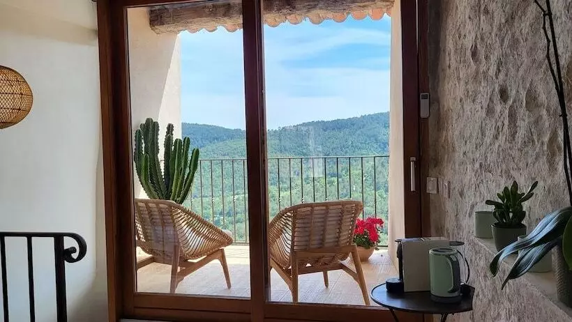 Majatalo La Belle Histoire