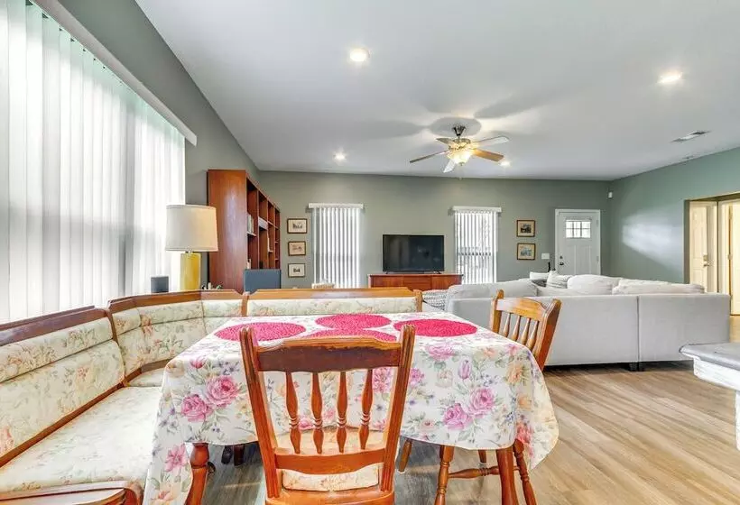 Pet Friendly Pensacola Home ~ 2 Mi To Bruce Beach!