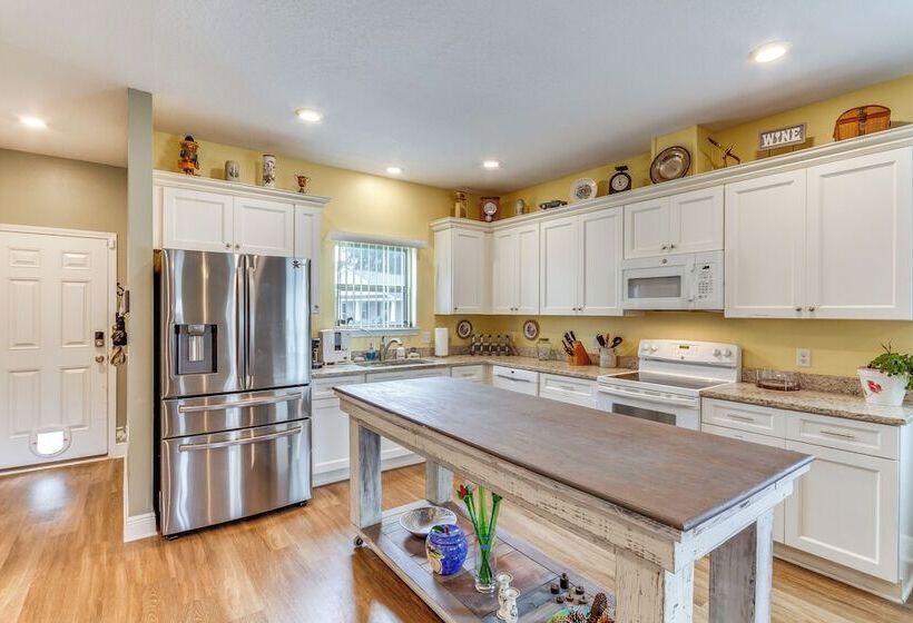 Pet Friendly Pensacola Home ~ 2 Mi To Bruce Beach!