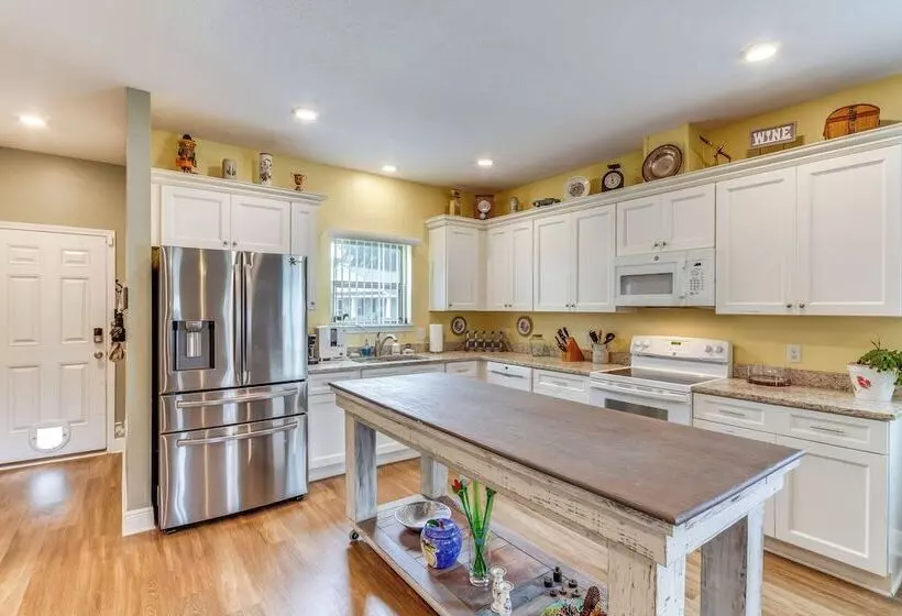 Pet Friendly Pensacola Home ~ 2 Mi To Bruce Beach!