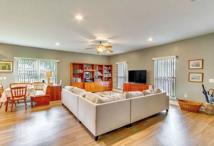 Pet Friendly Pensacola Home ~ 2 Mi To Bruce Beach!