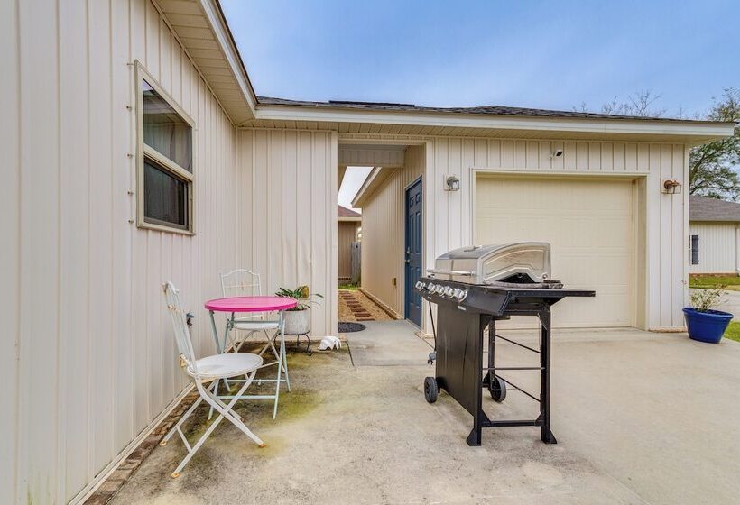 Pet Friendly Pensacola Home ~ 2 Mi To Bruce Beach!