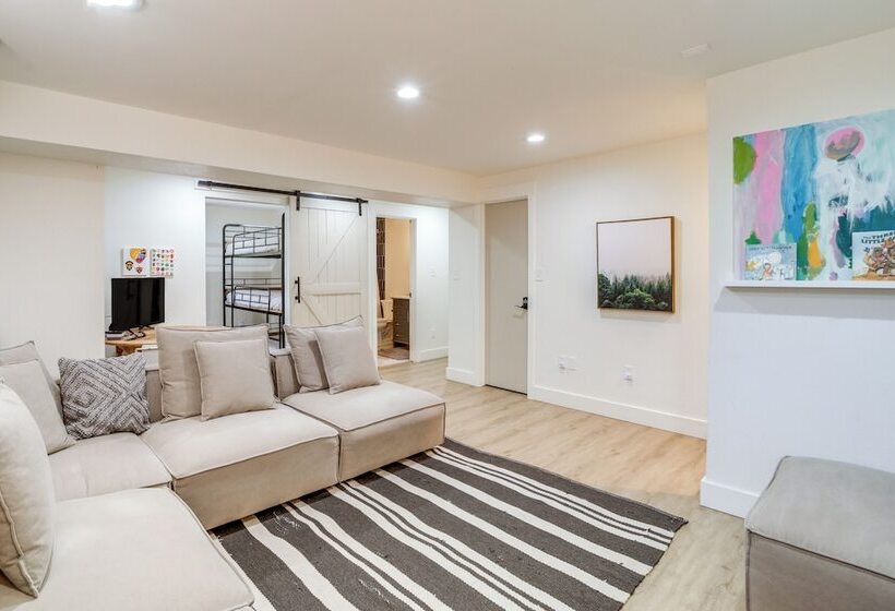 Pine Cabin W/ Large Deck & Scenic Mountain Views!