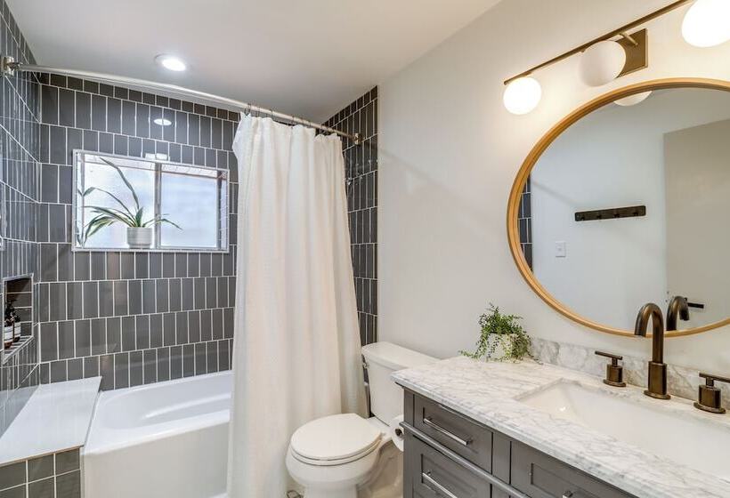 Pine Cabin W/ Large Deck & Scenic Mountain Views!