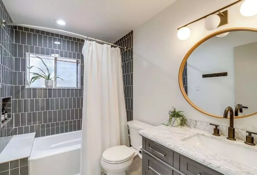 Pine Cabin W/ Large Deck & Scenic Mountain Views!