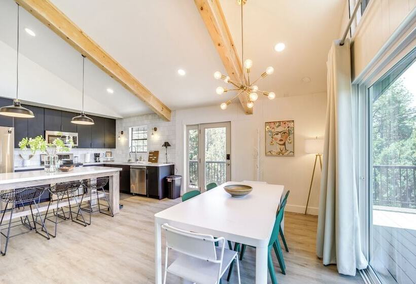 Pine Cabin W/ Large Deck & Scenic Mountain Views!