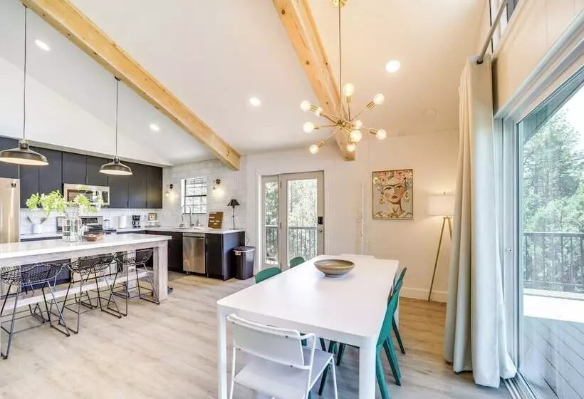 Pine Cabin W/ Large Deck & Scenic Mountain Views!