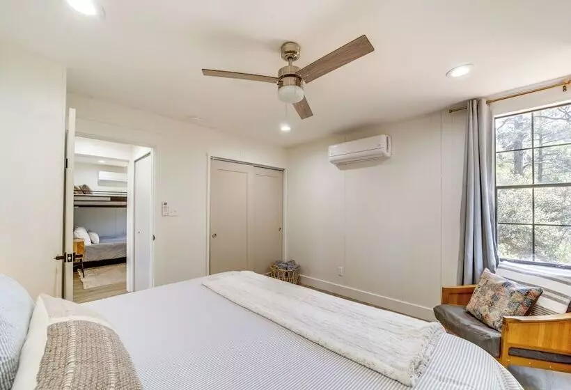 Pine Cabin W/ Large Deck & Scenic Mountain Views!