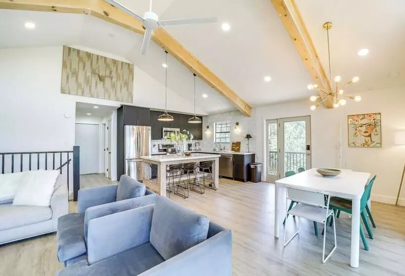 Pine Cabin W/ Large Deck & Scenic Mountain Views!