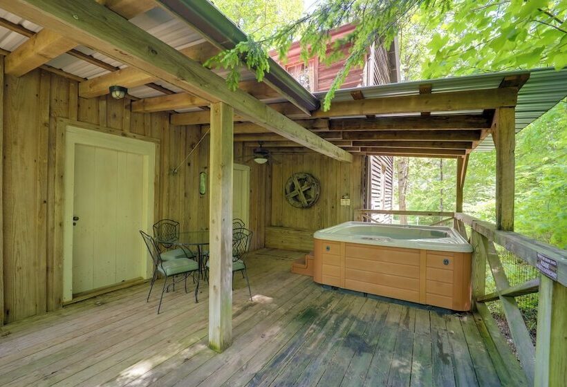 Fire Pit & Hot Tub: Dog Friendly Marion Retreat