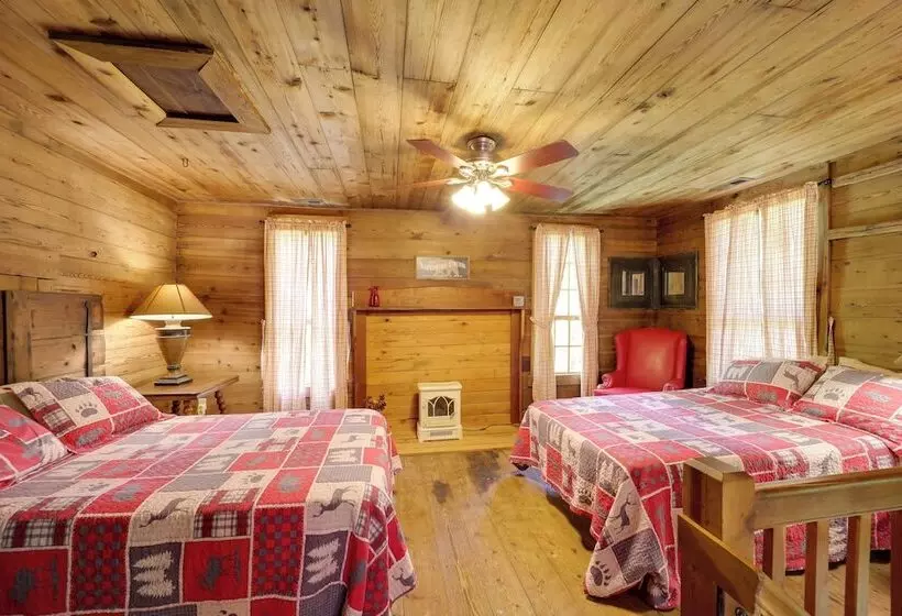 Fire Pit & Hot Tub: Dog Friendly Marion Retreat