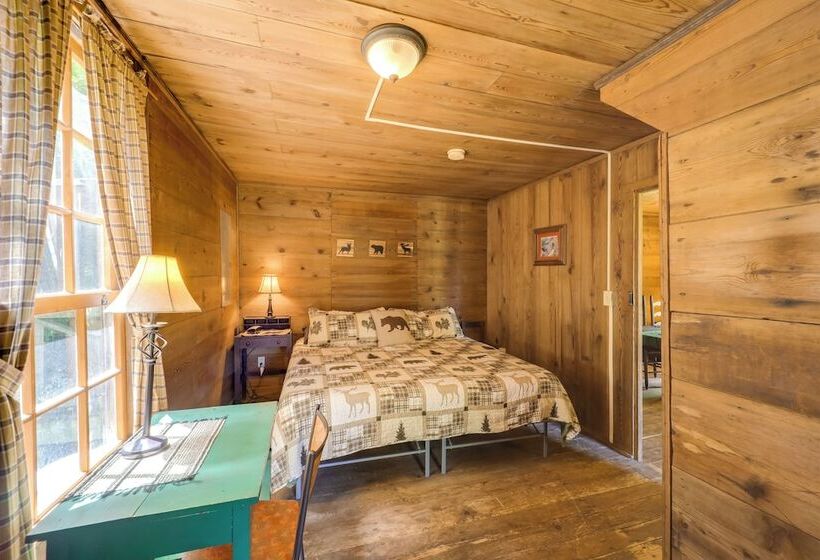 Fire Pit & Hot Tub: Dog Friendly Marion Retreat