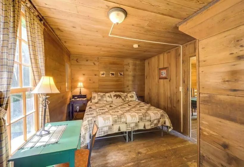 Fire Pit & Hot Tub: Dog Friendly Marion Retreat