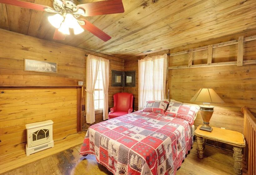 Fire Pit & Hot Tub: Dog Friendly Marion Retreat