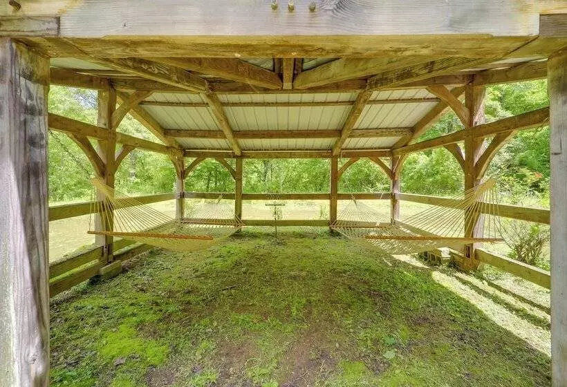 Fire Pit & Hot Tub: Dog Friendly Marion Retreat