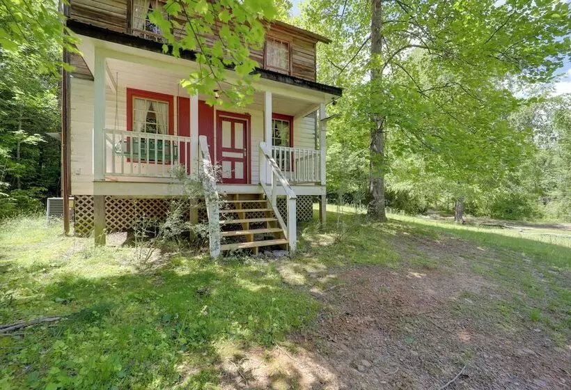 Fire Pit & Hot Tub: Dog Friendly Marion Retreat