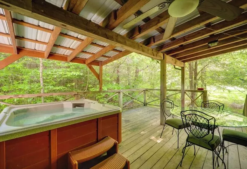 Fire Pit & Hot Tub: Dog Friendly Marion Retreat