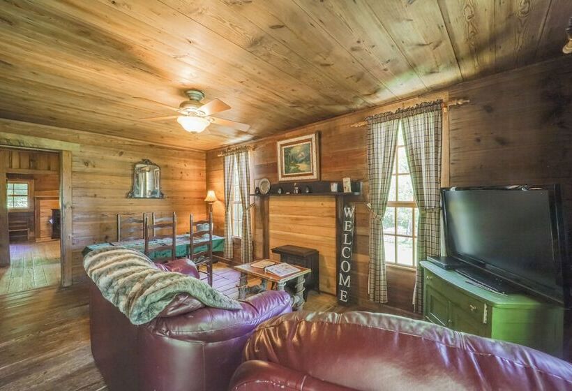 Fire Pit & Hot Tub: Dog Friendly Marion Retreat