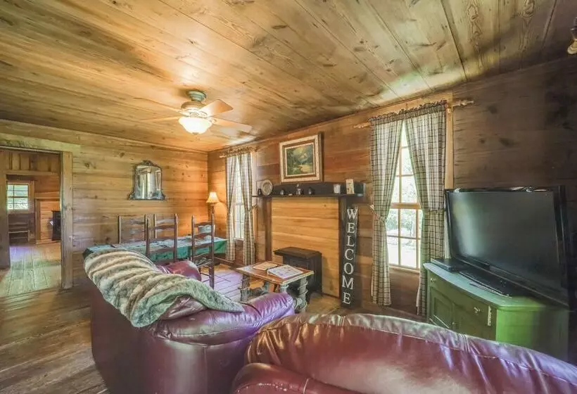 Fire Pit & Hot Tub: Dog Friendly Marion Retreat