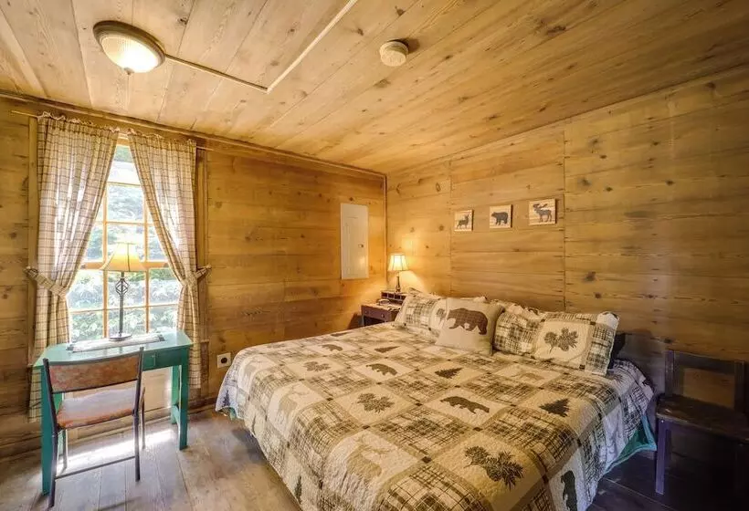 Fire Pit & Hot Tub: Dog Friendly Marion Retreat