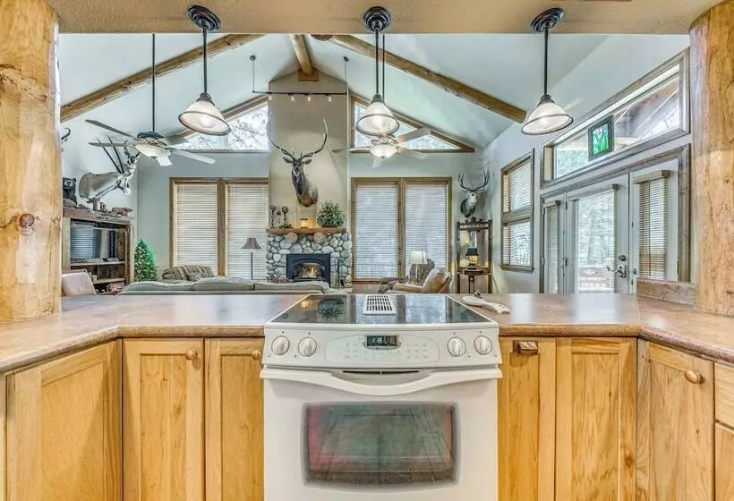 Rustic Cloudcroft Cabin W/ Spacious Deck & Grill!