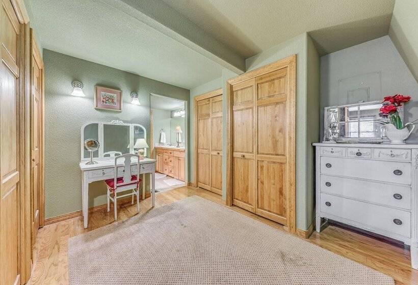 Rustic Cloudcroft Cabin W/ Spacious Deck & Grill!