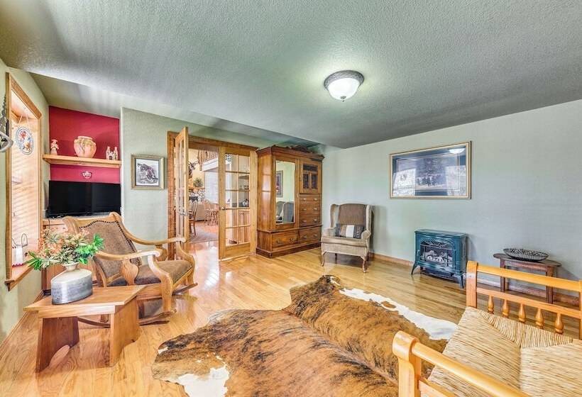 Rustic Cloudcroft Cabin W/ Spacious Deck & Grill!