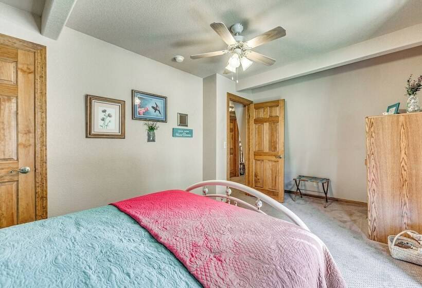 Rustic Cloudcroft Cabin W/ Spacious Deck & Grill!