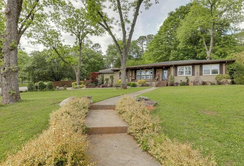 Spacious Atlanta Home W/ Yard ~ 9 Mi To Downtown