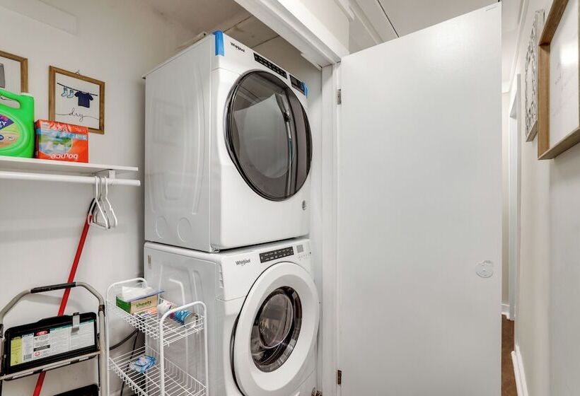 Spacious Atlanta Home W/ Yard ~ 9 Mi To Downtown