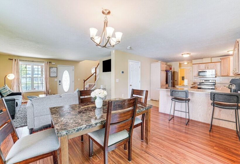 Spacious Champaign Home By University Of Illinois!