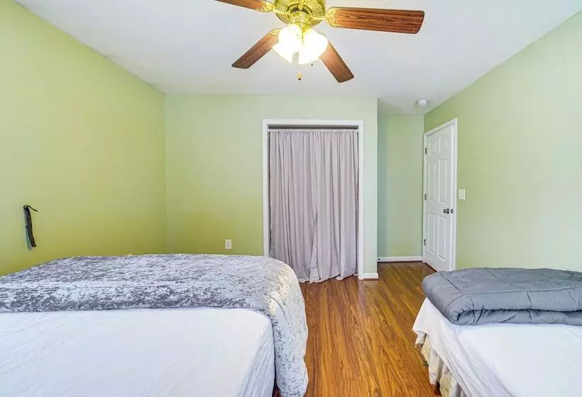 Spacious Champaign Home By University Of Illinois!