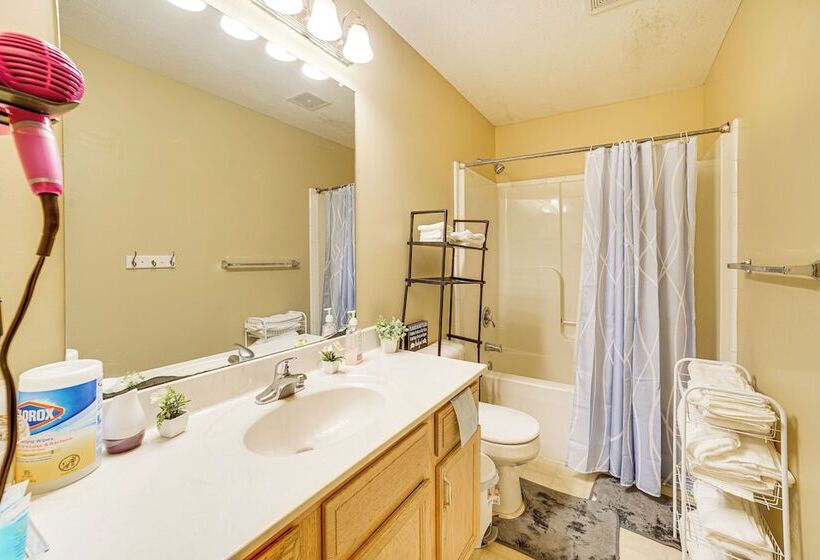 Spacious Champaign Home By University Of Illinois!