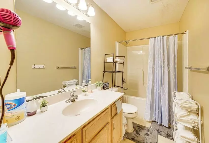 Spacious Champaign Home By University Of Illinois!