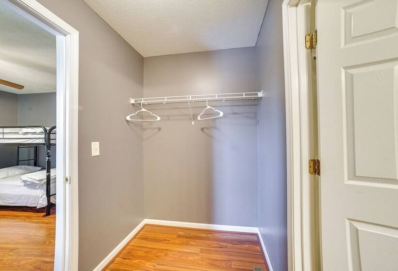 Spacious Champaign Home By University Of Illinois!