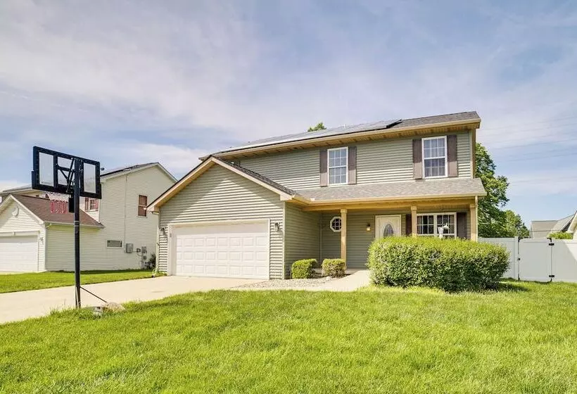 Spacious Champaign Home By University Of Illinois!