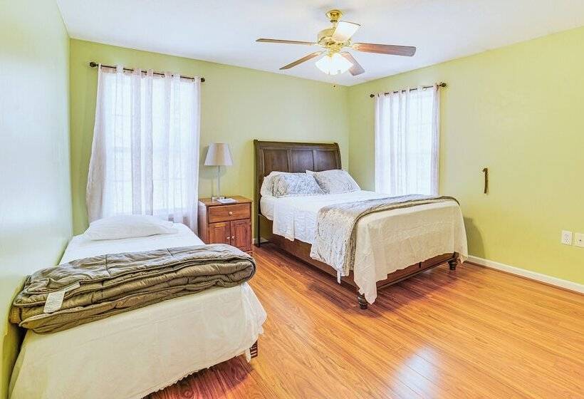 Spacious Champaign Home By University Of Illinois!