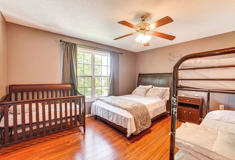 Spacious Champaign Home By University Of Illinois!