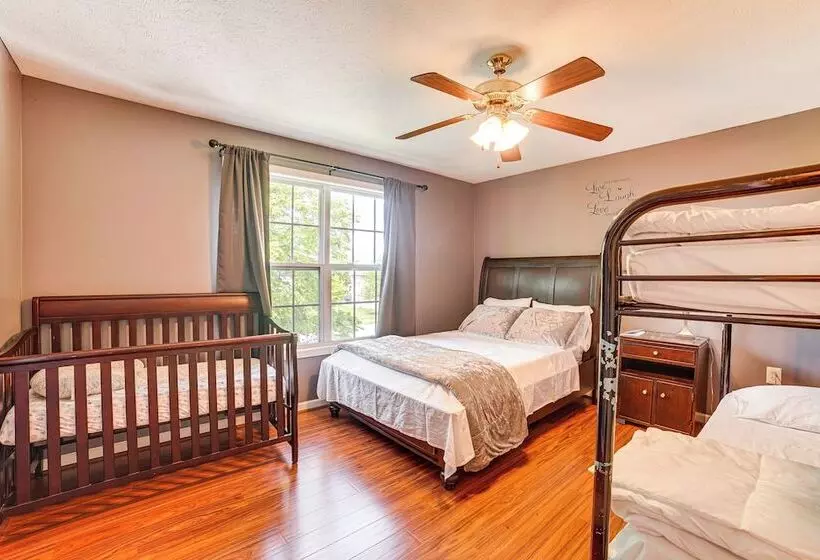 Spacious Champaign Home By University Of Illinois!