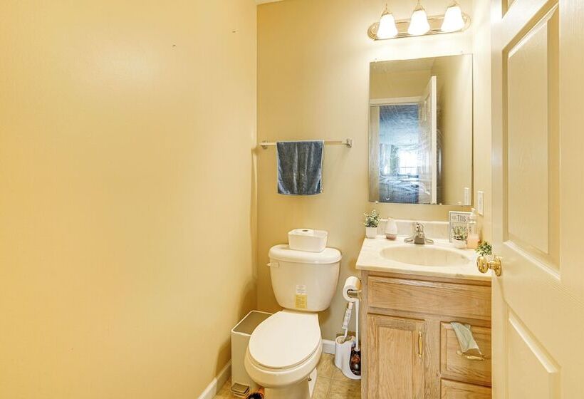 Spacious Champaign Home By University Of Illinois!