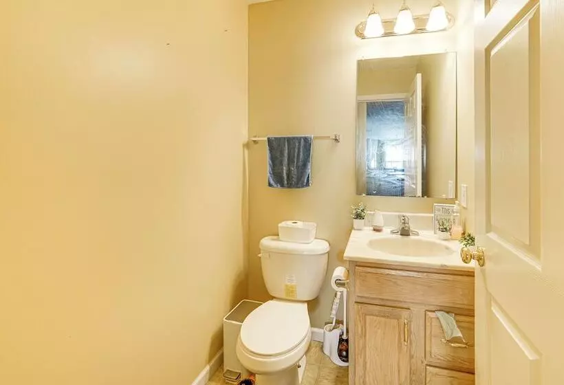 Spacious Champaign Home By University Of Illinois!