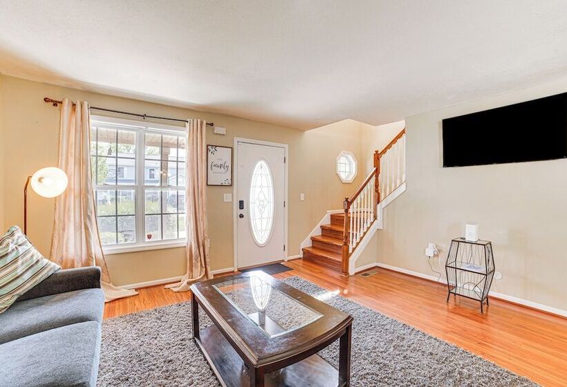 Spacious Champaign Home By University Of Illinois!