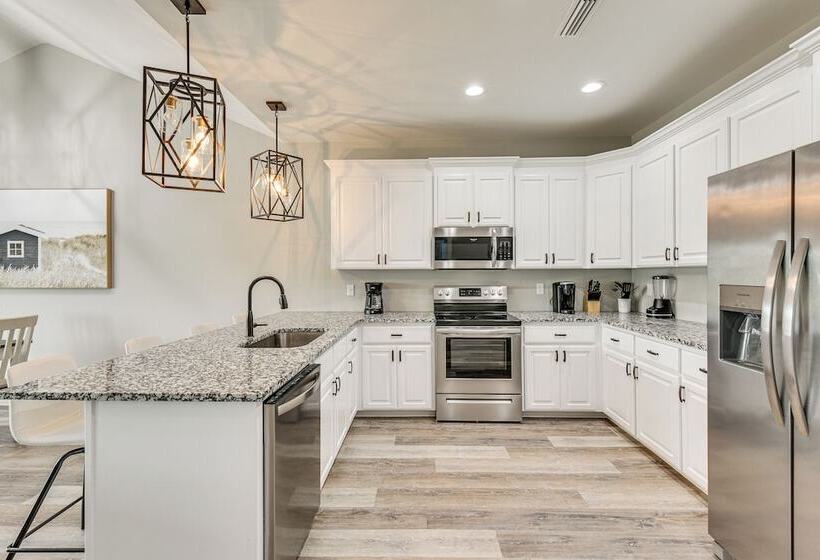 Spacious Dothan Home ~ 4 Mi To Downtown!